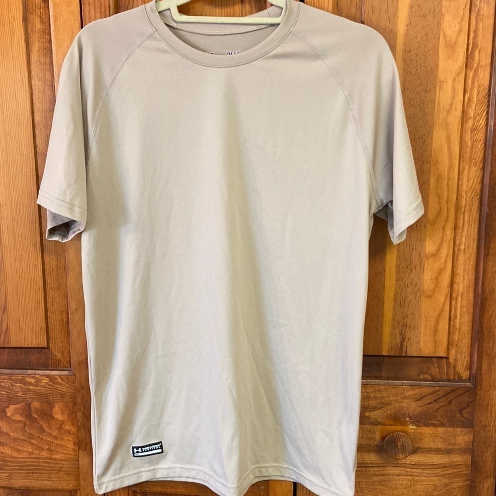 Under Armour Heat Gear Tactical LOOSE Beige Shortsleeved Tee EUC Small